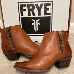FRYE Sacha Moto Shortie Boots Size 8
